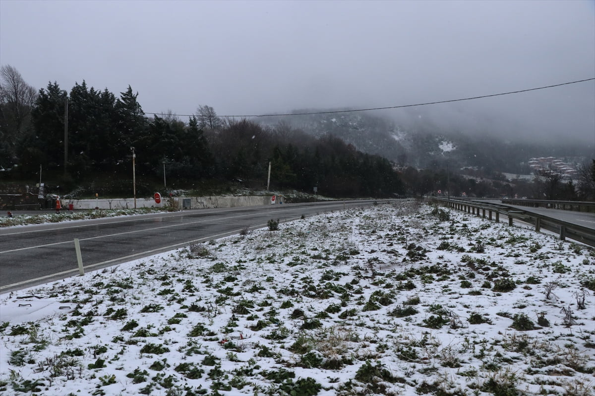 Olumsuz hava koşulları nedeniyle okulların tatil edildiği Yalova'da, sabah saatlerinden itibaren...