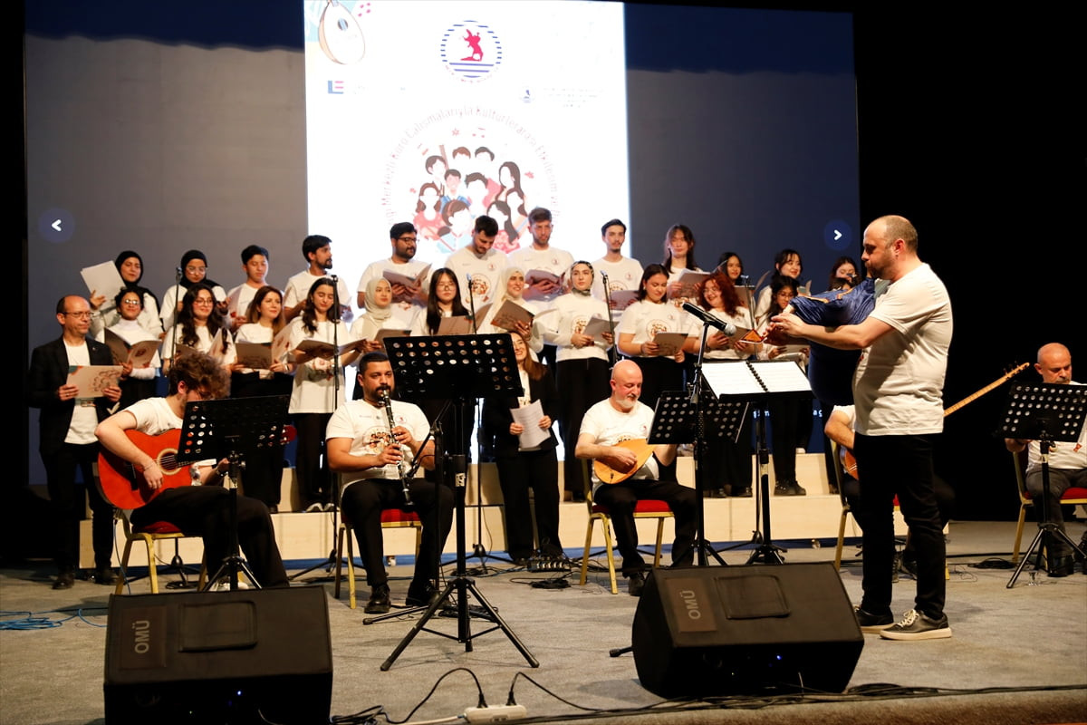 Ondokuz Mayıs Üniversitesinde (OMÜ) yüksek lisans yapan yabancı öğrencilerden oluşan koro verdiği...