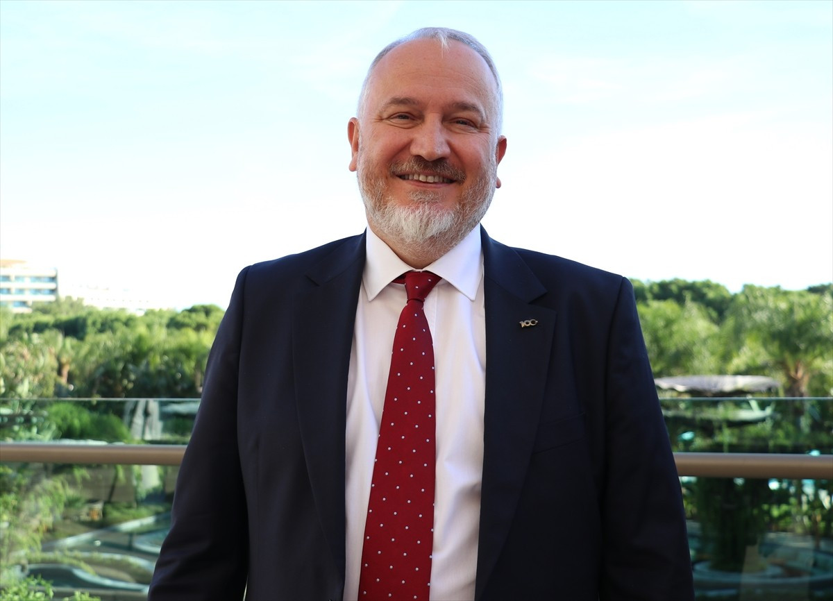 Önemli turizm destinasyonları arasında yer alan Antalya, farklı ülkelerden gelen turistlere ev...