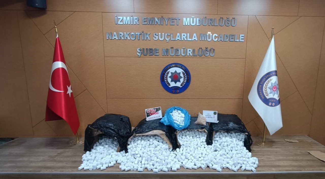 OPERASYONDA 196 BİN 560 ADET UYUŞTURUCU NİTELİKLİ HAP VE 1 KİLO 20 GRAM BONZAİ HAMMADDESİ ELE...