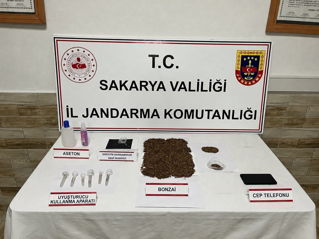 OPERASYONDA 212 KÖK KENEVİR BİTKİSİ İLE ÇEŞİTLİ UYUŞTURUCU MADDELER ELE GEÇİRİLDİ