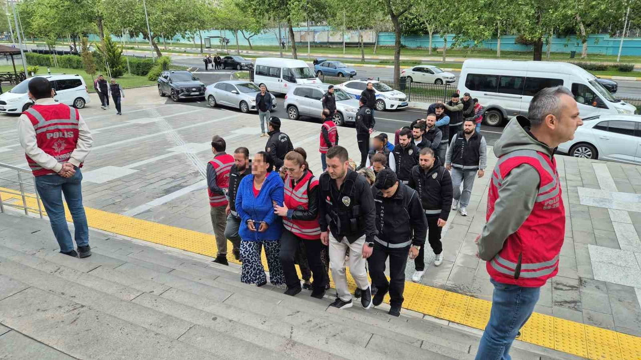 OPERASYONDA GÖZALTINA ALINAN 20 ŞÜPHELİ ADLİYEYE SEVK EDİLDİ.