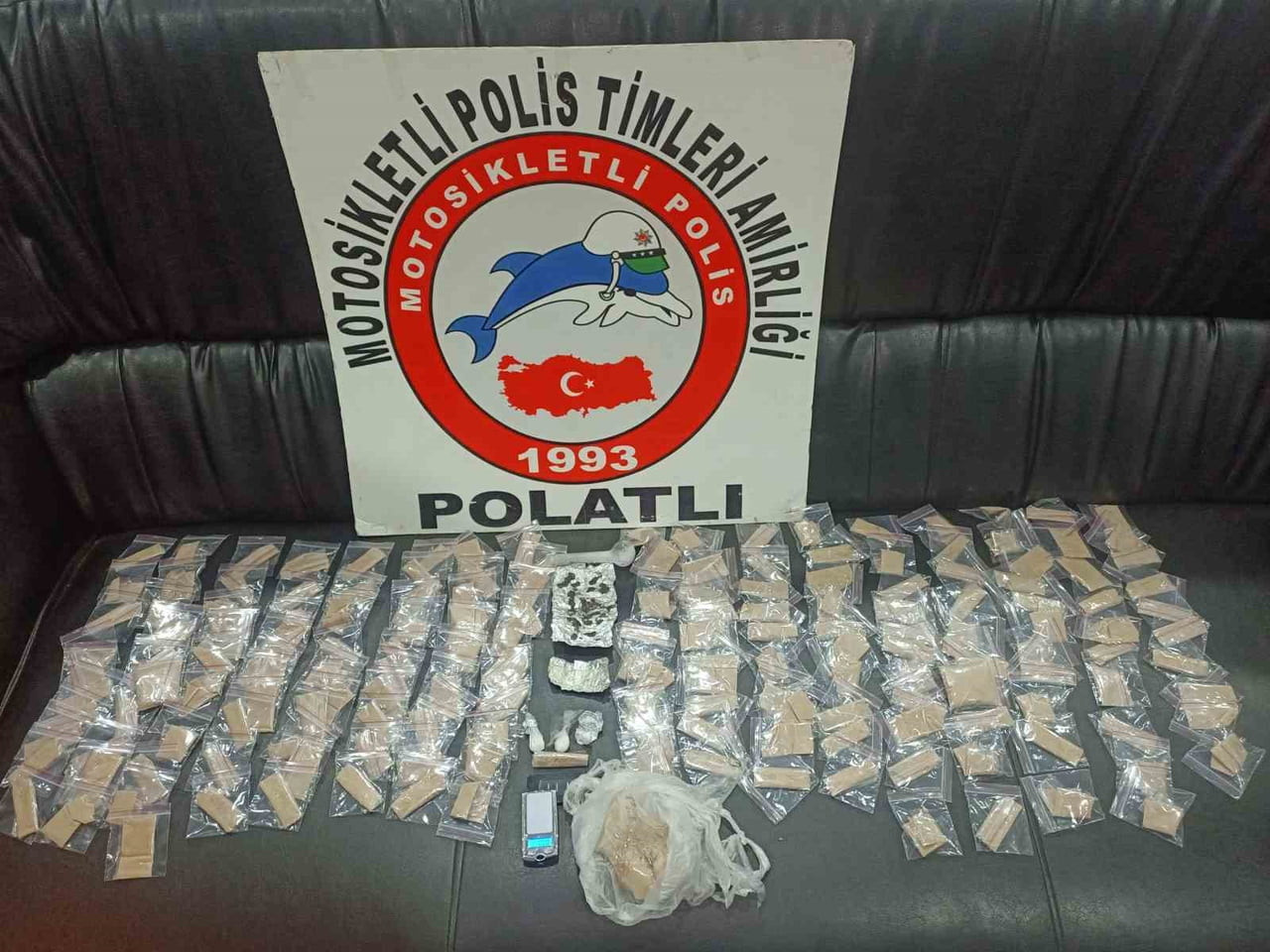 OPERASYONLARDA 1,15 GRAM ESRAR, 3,04 GRAM EROİN, 2,96 GRAM METAMFETAMİN, 2,18 GRAM KOKAİN, 5,4...
