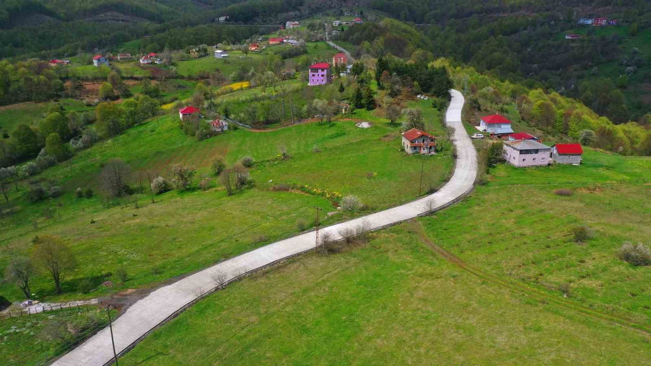 ORDU BÜYÜKŞEHİR BELEDİYESİ, KIRSAL MAHALLELERDE ULAŞIM STANDARDINI YÜKSELTMEK İÇİN YOL...