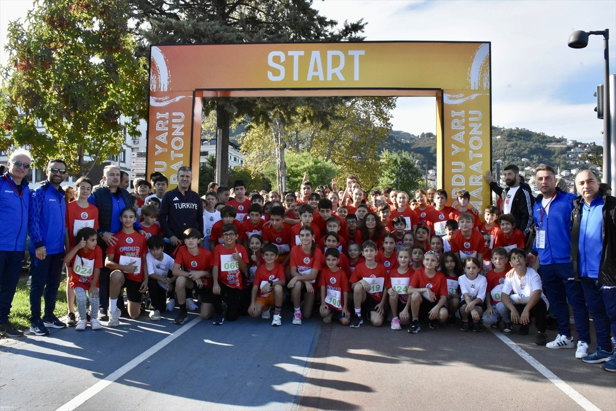 Ordu'da, 1 kilometrelik "çocuk maratonu" koşuldu. Altınordu sahilinde 1 kilometrelik çocuk...