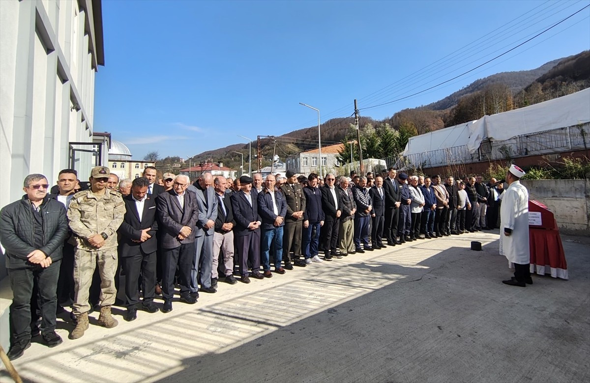 Ordu'da 94 yaşında hayatını kaybeden Kore gazisi Ahmet Çamoğlu'nun cenazesi defnedildi.