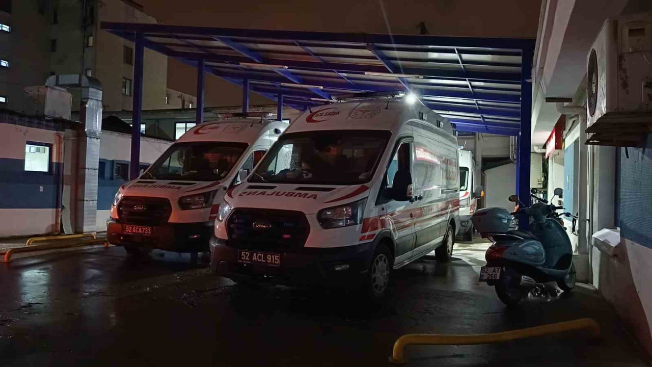 ORDU'DA BİR TEKSTİL FABRİKASINDA ÇALIŞAN 21 İŞÇİ, YEDİKLERİ YEMEĞİN ARDINDAN RAHATSIZLANINCA...