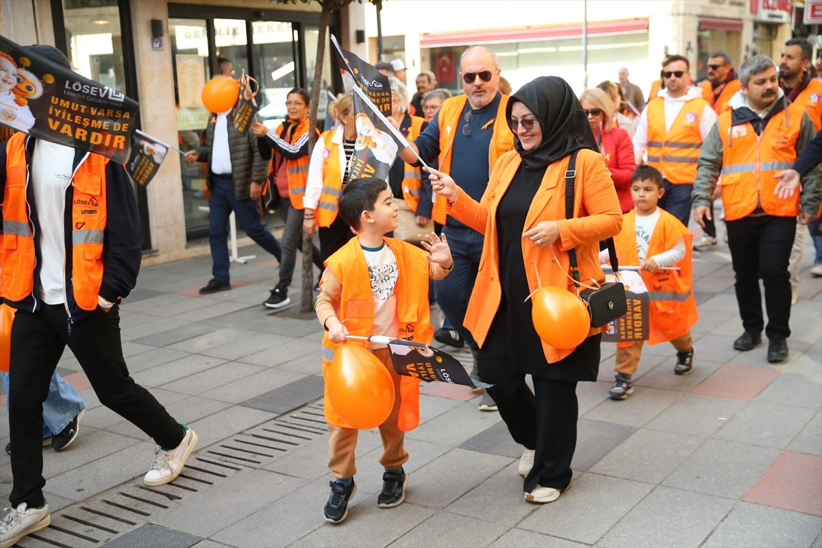 Ordu'da, Lösemili Çocuklar Sağlık ve Eğitim Vakfınca (LÖSEV) lösemiye karşı farkındalık oluşturmak...