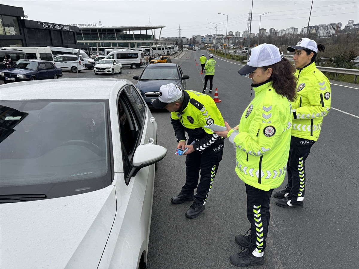 Ordu'da polis ekiplerince, Ramazan Bayramı dolayısıyla dron destekli trafik uygulaması...