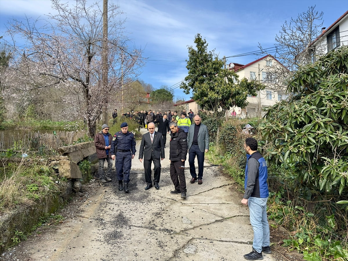Ordu'nun Altınordu ilçesinde heyelan meydana gelen mahalledeki 3 ev tahliye edildi. Ordu Valisi...