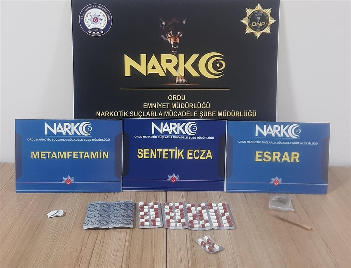 Ordu'nun Altınordu ilçesinde, uyuşturucu ticareti yaptıkları gerekçesiyle gözaltına alınan 6...