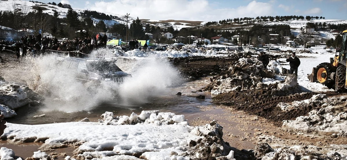 Ordu'nun Aybastı ilçesine bağlı 1500 rakımlı Perşembe Yaylası'nda off-road etkinliği düzenlendi....