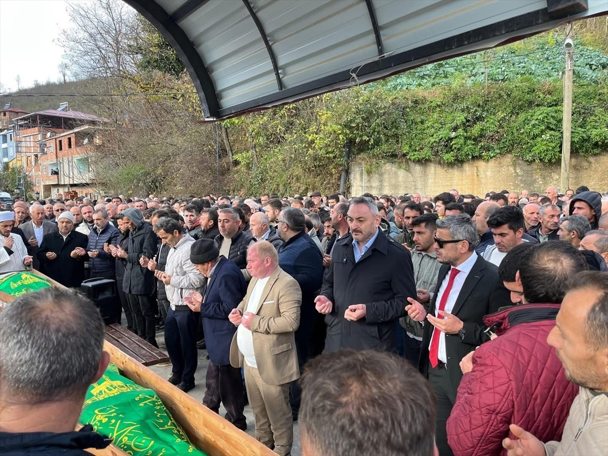 Ordu'nun Fatsa ilçesinde meydana gelen trafik kazasında hayatını kaybeden çift son yolculuğuna...