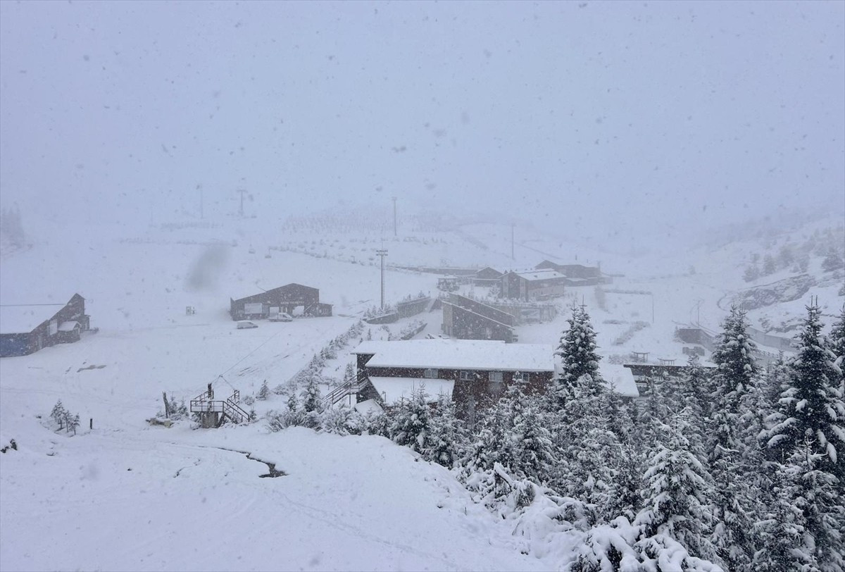 Ordu'nun ilçelerindeki yüksek kesimlerde kar etkili oldu. Kabadüz ilçesine bağlı Çambaşı Yaylası...