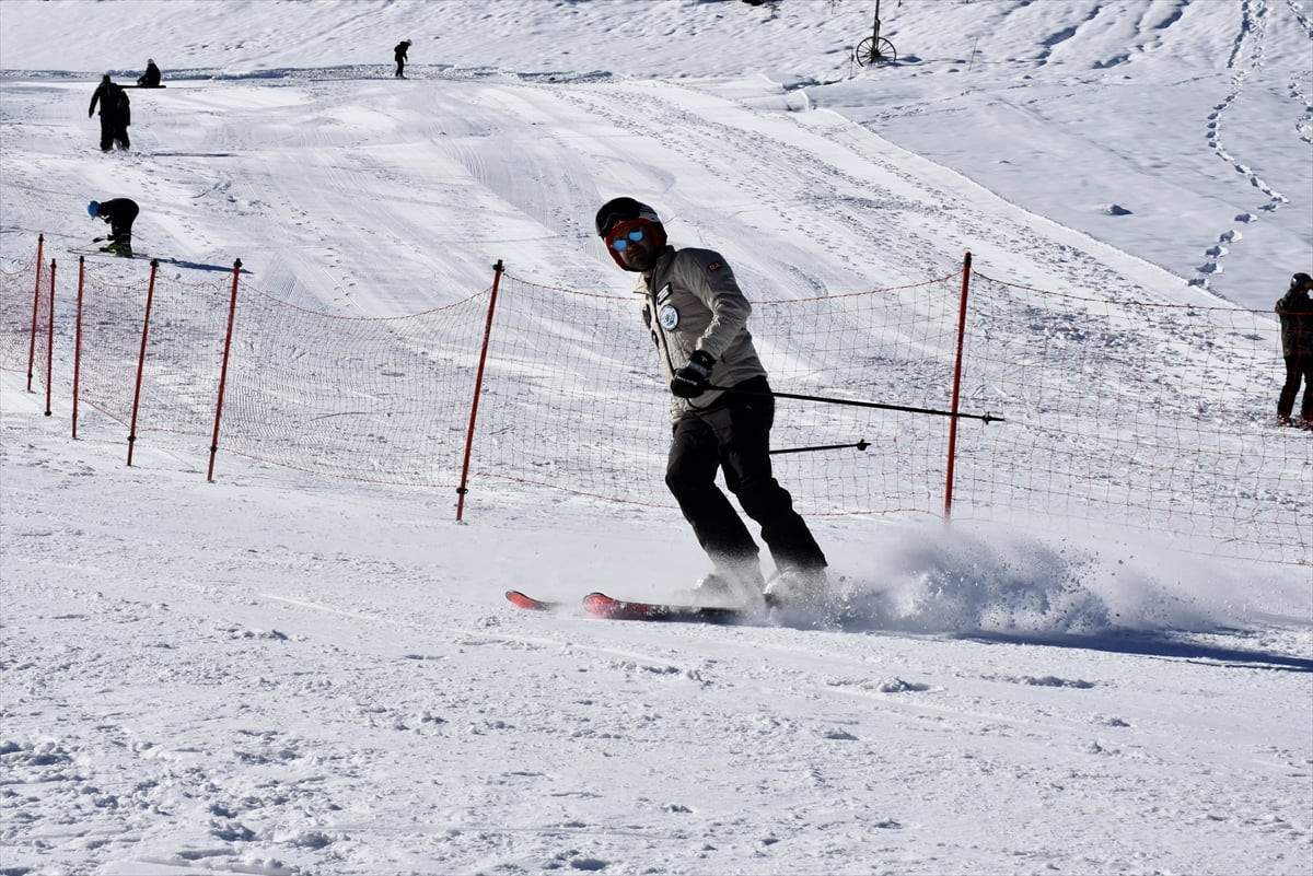 Ordu'nun Kabadüz ilçesinde bulunan Çambaşı Kayak Merkezi'nde kayak sezonu başladı.