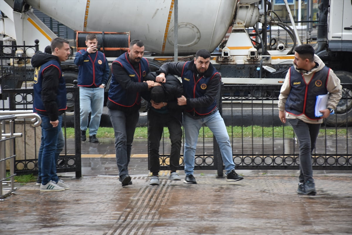 Ordu'nun Ulubey ilçesinde, ahırda 81 yaşındaki kişiyi bıçaklayarak öldürdüğü iddia edilen zanlı...