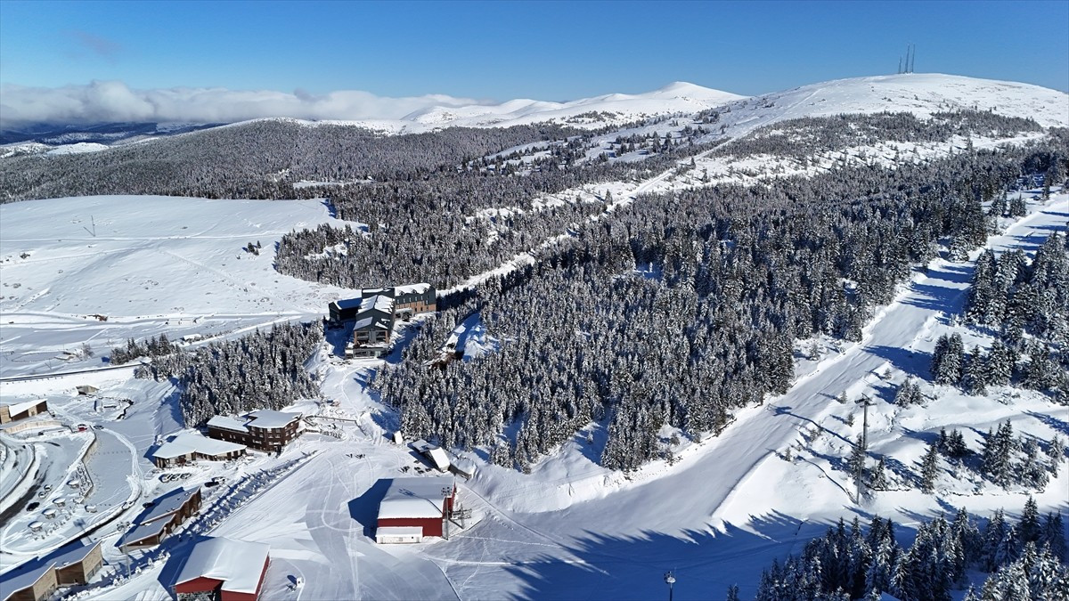 Ordu'nun yüksek kesimlerinde etkisini gösteren kar yağışının ardından Kabadüz ilçesindeki Çambaşı...