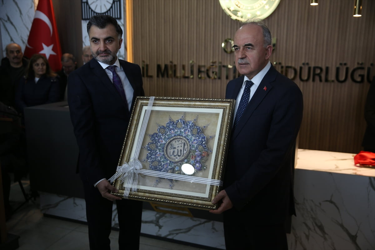 Ordu’da, “Sanatın Diliyle Değerlerimiz” temalı sergi açıldı. Serginin açılışında, İl Milli Eğitim...