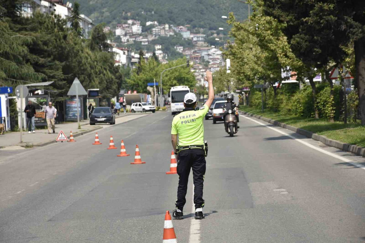 ORDU’DA TRAFİK EKİPLERİNCE SON BİR HAFTADA YAPILAN DENETİMLERDE 17 BİN 826 ARAÇ VE SÜRÜCÜSÜ...