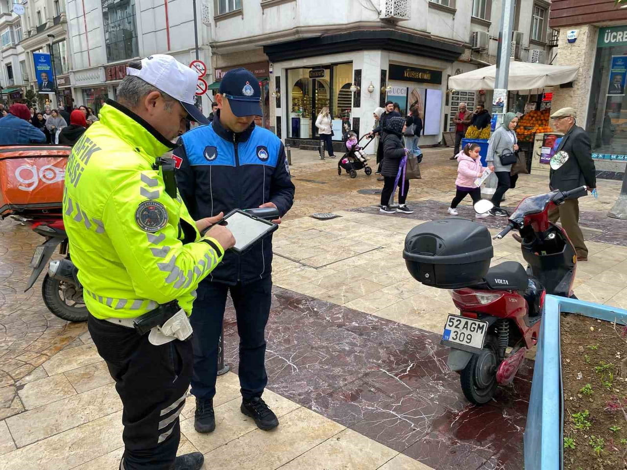 ORDU’NUN ALTINORDU İLÇESİNDE TRAFİĞE KAPALI CADDELERDE MOTOSİKLET KULLANAN 261 SÜRÜCÜYE TOPLAM 364...