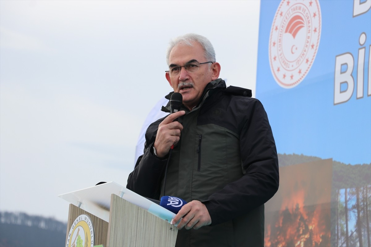 Orman Genel Müdürü Bekir Karacabey, Bursa'nın Harmancık ilçesinde Orman Genel Müdürlüğünce yanan...