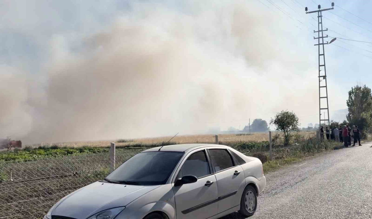 ORUM'DA ÇIKAN TARLA YANGINI İTFAİYE EKİPLERİ TARAFINDAN SÖNDÜRÜLDÜ.