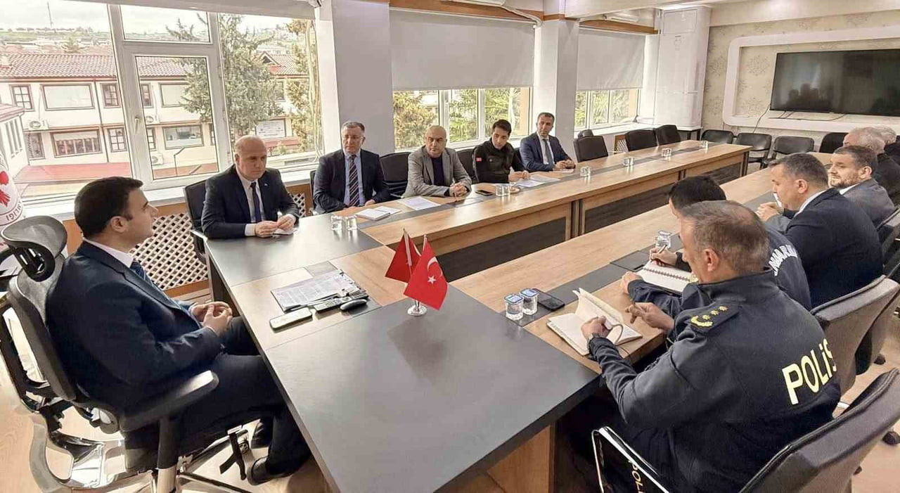 OSMANELİ KAYMAKAMI ABDÜSSAMED KILIÇ BAŞKANLIĞINDA ORMAN YANGINLARIYLA MÜCADELE TOPLANTISI...