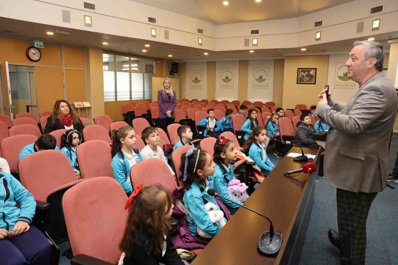 OSMANGAZİ BELEDİYESİ MECLİS SALONU’NDA AĞIRLANAN İLKÖĞRETİM ÖĞRENCİLERİ, ZİYARETÇİ MECLİSİ...