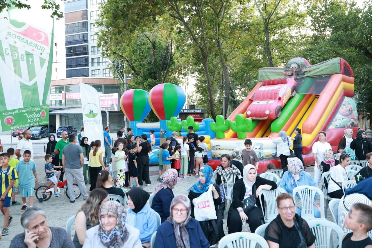 OSMANGAZİ BELEDİYESİ, YAZ AYLARINDA VATANDAŞLARIN KEYİFLİ, HUZURLU VE EĞLENCELİ VAKİT GEÇİRMESİNİ...
