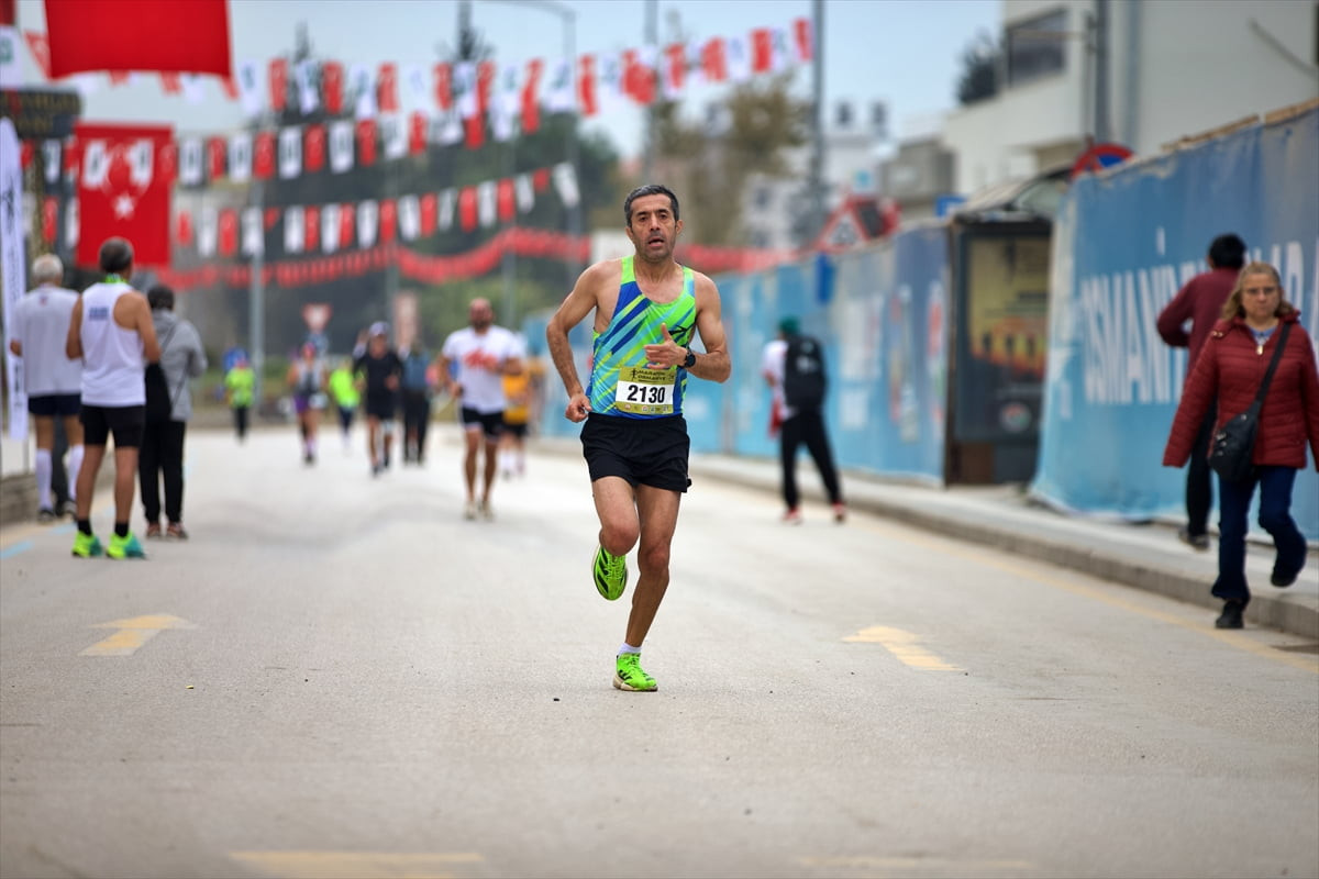 Osmaniye Belediyesi ve Türkiye Atletizm Federasyonu iş birliğinde düzenlenen 21 kilometrelik...