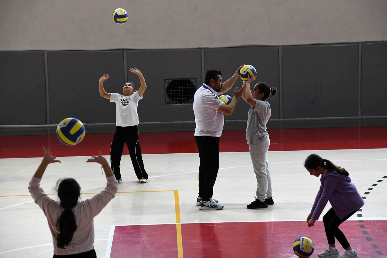 OSMANİYE SPOR OKULUNDA FARKLI SPOR BRANŞLARINDA DÜZENLENEN EĞİTİM KURSLARI BAŞLADI.