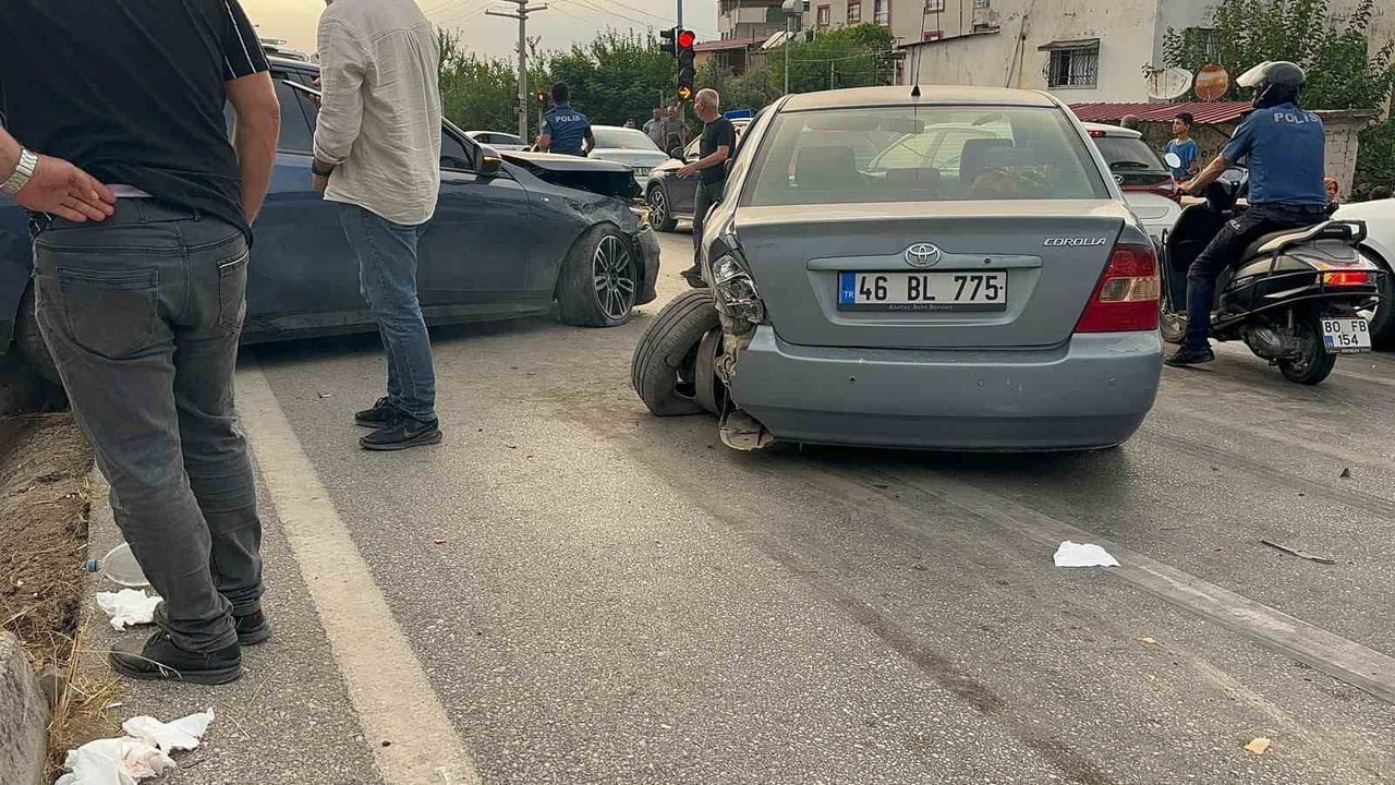 OSMANİYE ZİNCİRLEME TRAFİK KAZASI: 2 YARALI