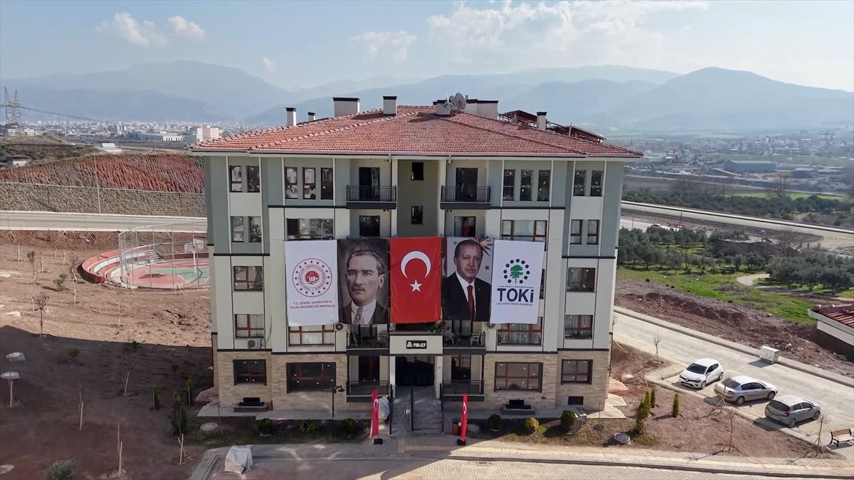 Osmaniye'de 6 Şubat 2023'teki depremlerde evleri yıkılan veya ağır hasar gören afetzedeler için...