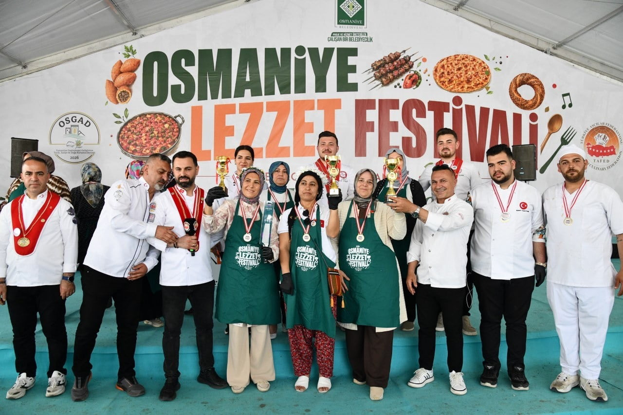 OSMANİYE'DE BU YIL 3'ÜNCÜSÜ DÜZENLENEN LEZZET FESTİVALİ, RENKLİ KORTEJ YÜRÜYÜŞÜ VE BİRBİRİNDEN...