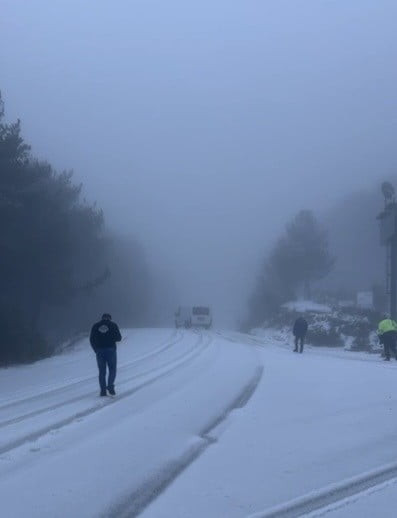 OSMANİYE'DE DOLU YAĞIŞI YOLLARI BEYAZA BÜRÜDÜ