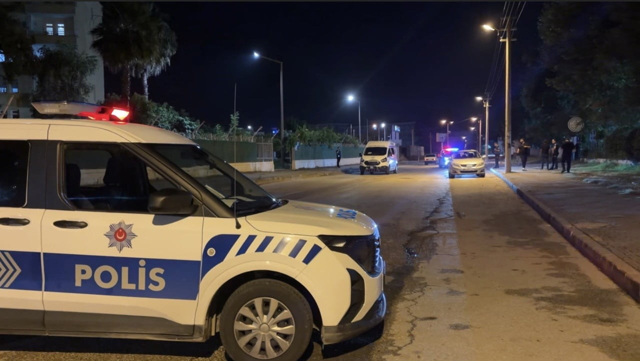 OSMANİYE'DE DÜĞÜN SALONUNDA İKİ GRUP ARASINDA ÇIKAN VE SALONUN DIŞINA TAŞAN SİLAHLI KAVGADA...
