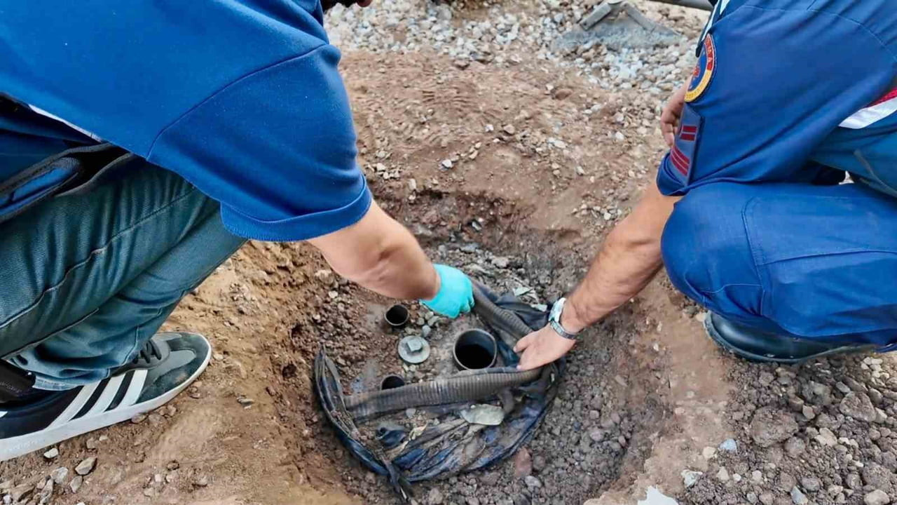 OSMANİYE'DE JANDARMA EKİPLERİNCE DÜZENLENEN OPERASYONDA, TOPRAĞA GÖMÜLÜ TANKTA SAKLANAN...