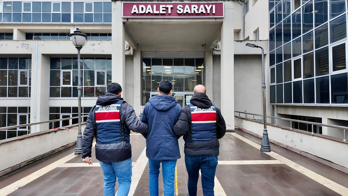 Osmaniye'de terör örgütü DEAŞ'a yönelik operasyonda gözaltına alınan zanlı tutuklandı.