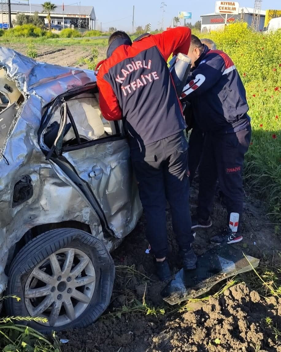 OSMANİYE'NİN KADİRLİ İLÇESİNDE OTOMOBİLİN TANKERLE ÇARPIŞMASI SONUCU MEYDANA GELEN TRAFİK...