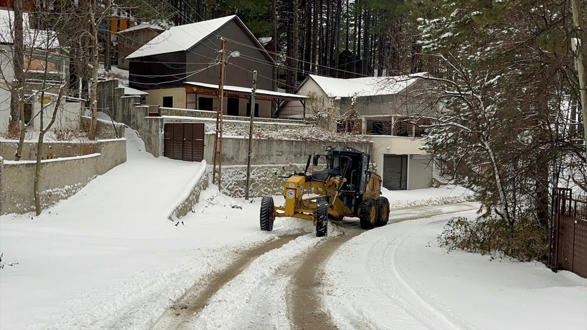 Osmaniye'nin Kadirli, Sumbas, Düziçi, Bahçe ve Hasanbeyli ilçelerinde olumsuz hava koşulları...