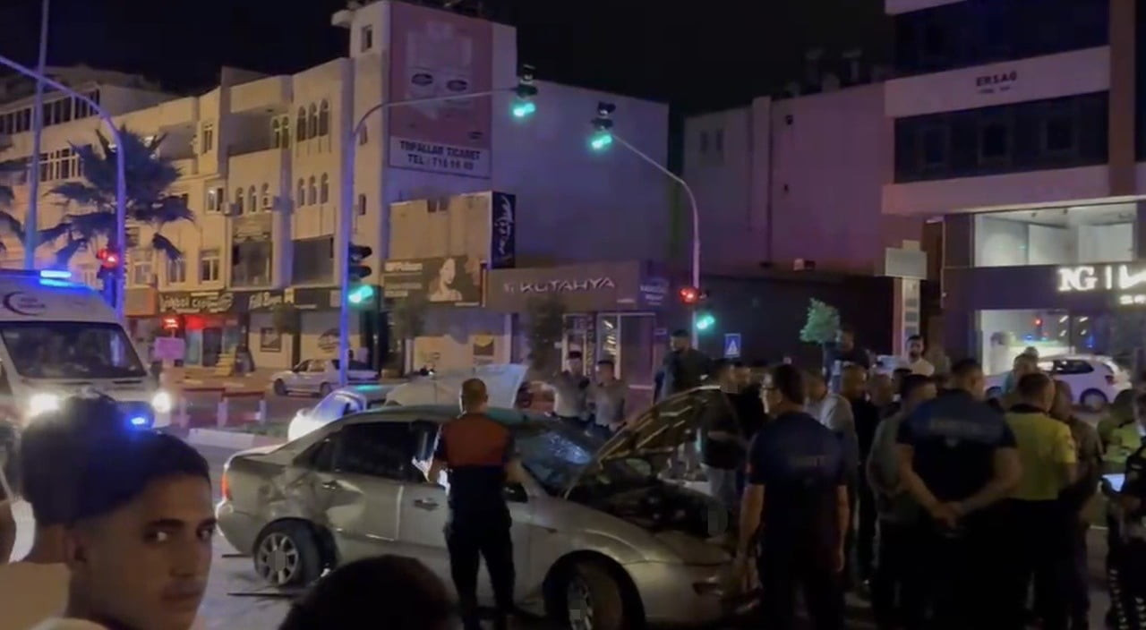 OSMANİYE’DE İKİ OTOMOBİL ÇARPIŞTI: 1 YARALI