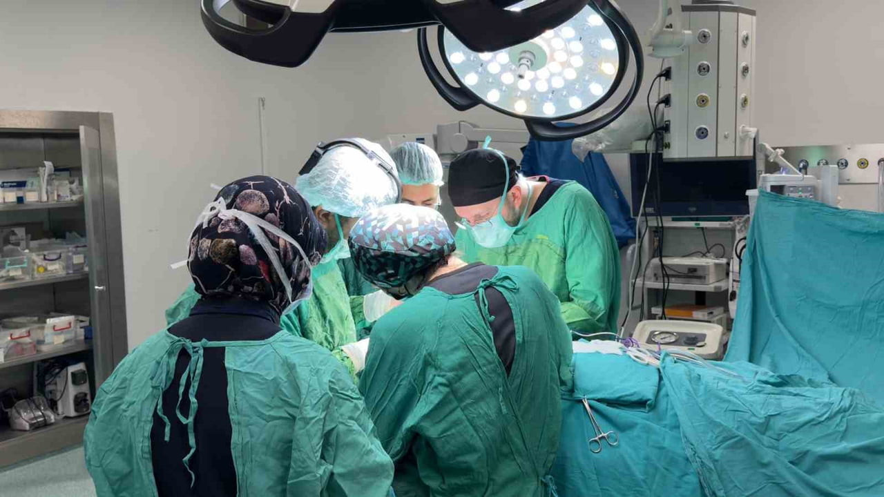 OSMANİYE’DE İLK KEZ İLERİ EVRE LARENKS KANSERİ AMELİYATI GERÇEKLEŞTİRİLDİ