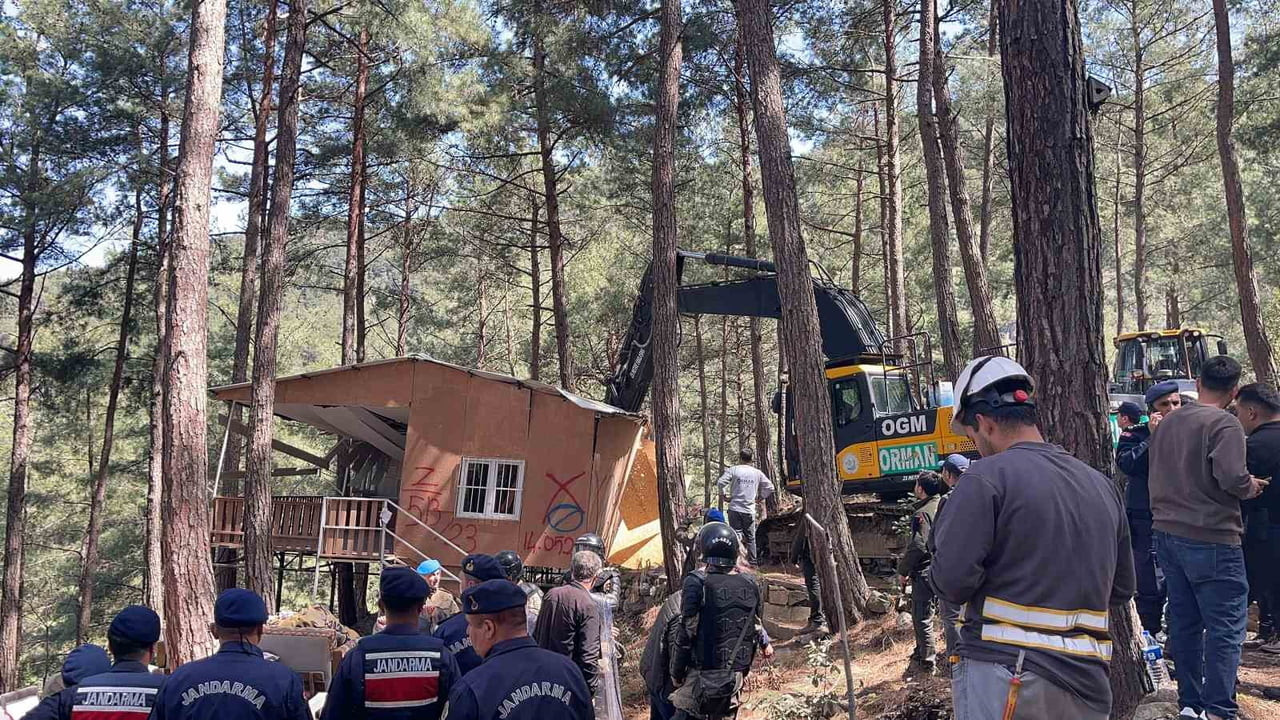 OSMANİYE’DE MAHKEME KARARI SONRASI 31 KAÇAK YAYLA EVİNİN YIKIMINA BAŞLANDI
