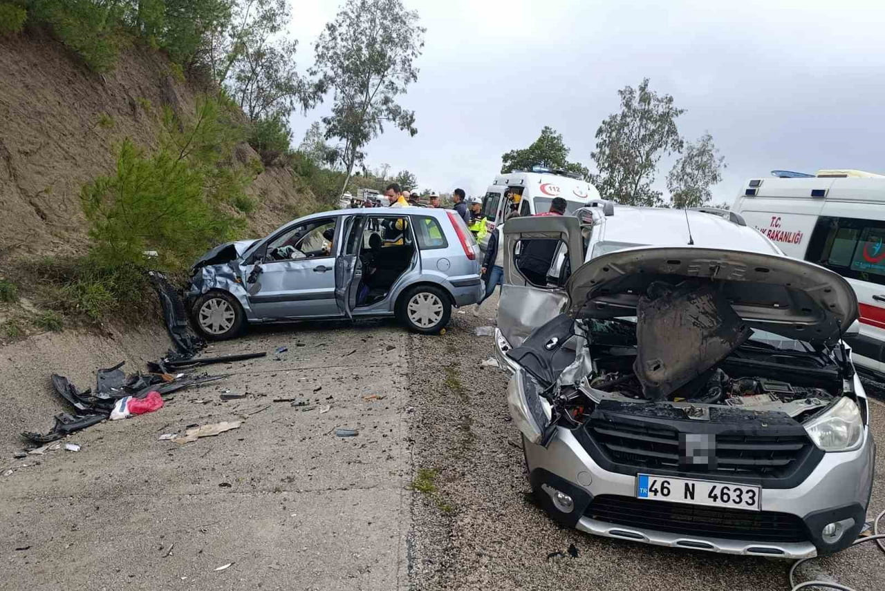 OSMANİYE’DE OTOMOBİL İLE TİCARİ ARAÇ ÇARPIŞTI: 6 YARALI