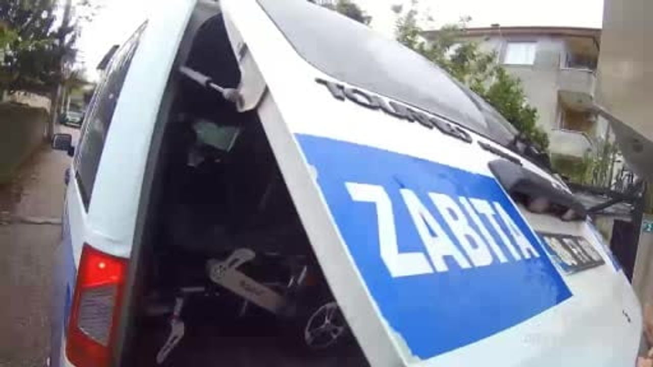 Osmaniye'de Zabıta Ekiplerinden Yağmur Altında Şefkat Eli