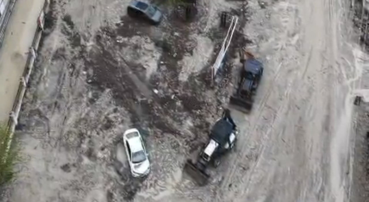 OSMANİYE’NİN KADİRLİ İLÇESİNDE ETKİLİ OLAN SAĞANAK YAĞIŞIN ARDINDAN TAŞAN BÜLBÜL DERESİ’NİN YOL...