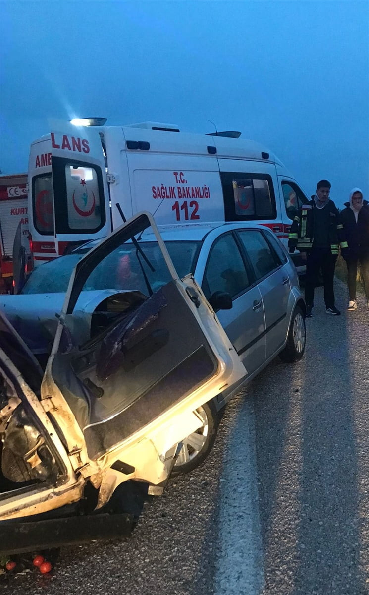 Osmaniye’nin Kadirli ilçesinde iki otomobilin çarpışması sonucu 1 kişi hayatını kaybetti, 6 kişi...