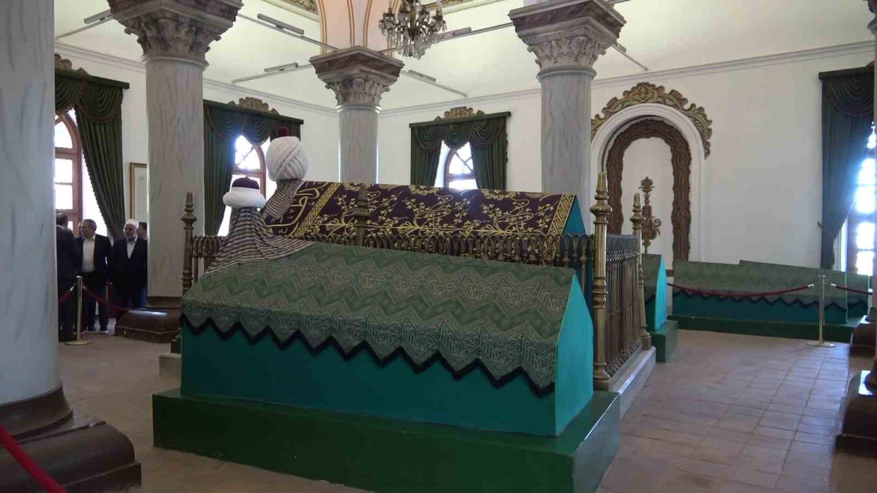 OSMANLI DEVLETİ'NİN ÜÇÜNCÜ PADİŞAHI SULTAN 1. MURAD HÜDAVENDİGAR HAN, ŞEHADETİNİN 637'NCİ YIL...