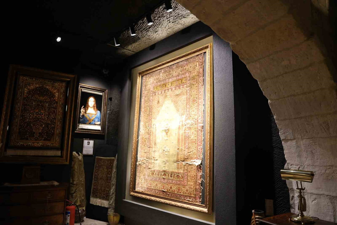 OSMANLI DÖNEMİNDE YAKLAŞIK 300 YIL ÖNCE BURSA'DA DOKUNAN VE TAMAMEN SAF İPEKTEN ÜRETİLEN TARİHİ...