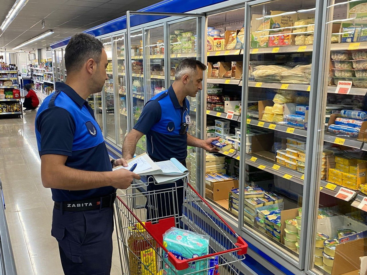 OSYA BELEDİYESİ ZABITA MÜDÜRLÜĞÜ EKİPLERİ TARAFINDAN MARKETLERDE ÜRÜN FİYATLARI, RAF VE KASA...